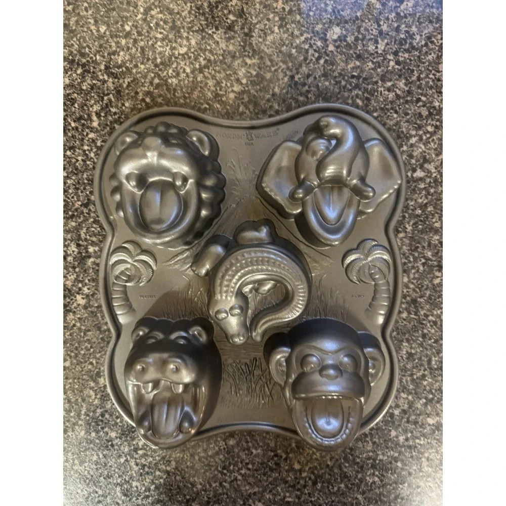 Nordic Ware Hungry Animals Cake Muffin Pan Hippo Monkey Alligator Elephant Lion